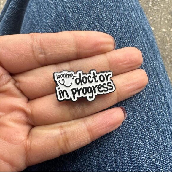 ✨New Oz Enamel Pin Doctor in Progress Medical Themed Brooch White medical gift✨ - Picture 2 of 6
